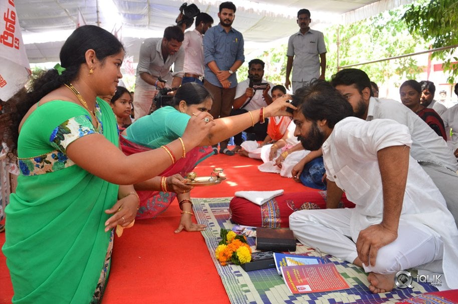 Pawan-Kalyan-hunger-strike-in-Srikakulam